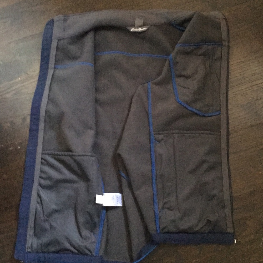 Vest - Picture 3 of 4